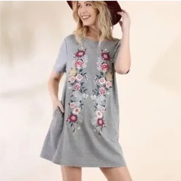 Umgee embroidered floral pocket tee dress - Picture 1 of 10